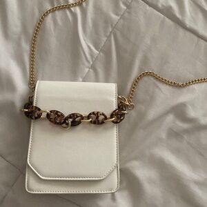 White leather shoulder bag 💼